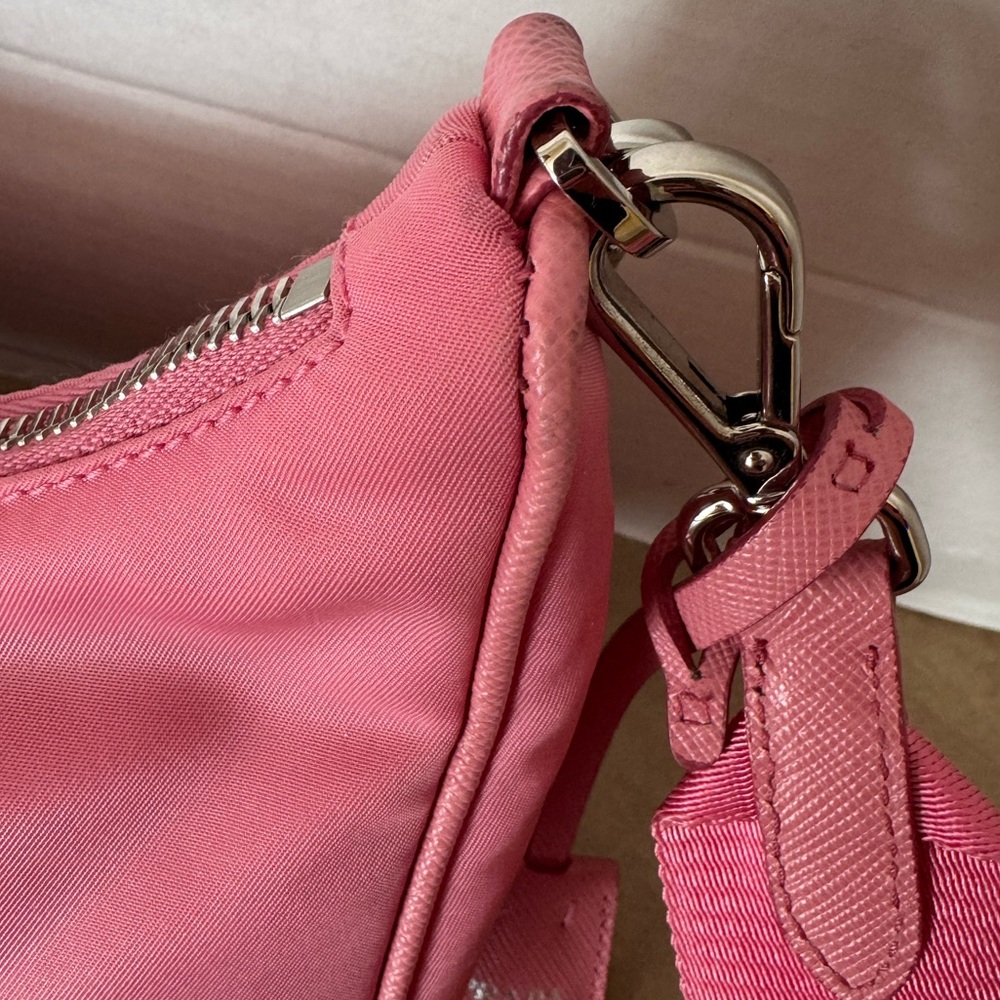 Prada Re-edition 2005 Nylon Shoulder Bag in Begonia Pink - Picture 5 of 16